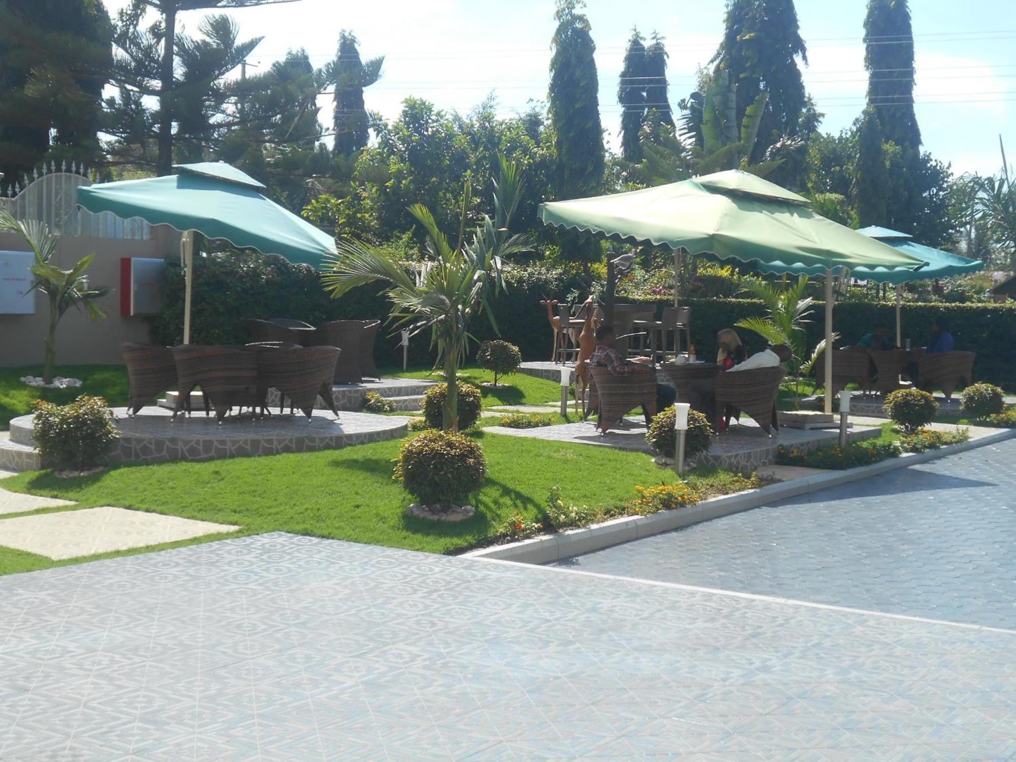 Adden Palace Hotel & Conference Centre موانزا المظهر الخارجي الصورة