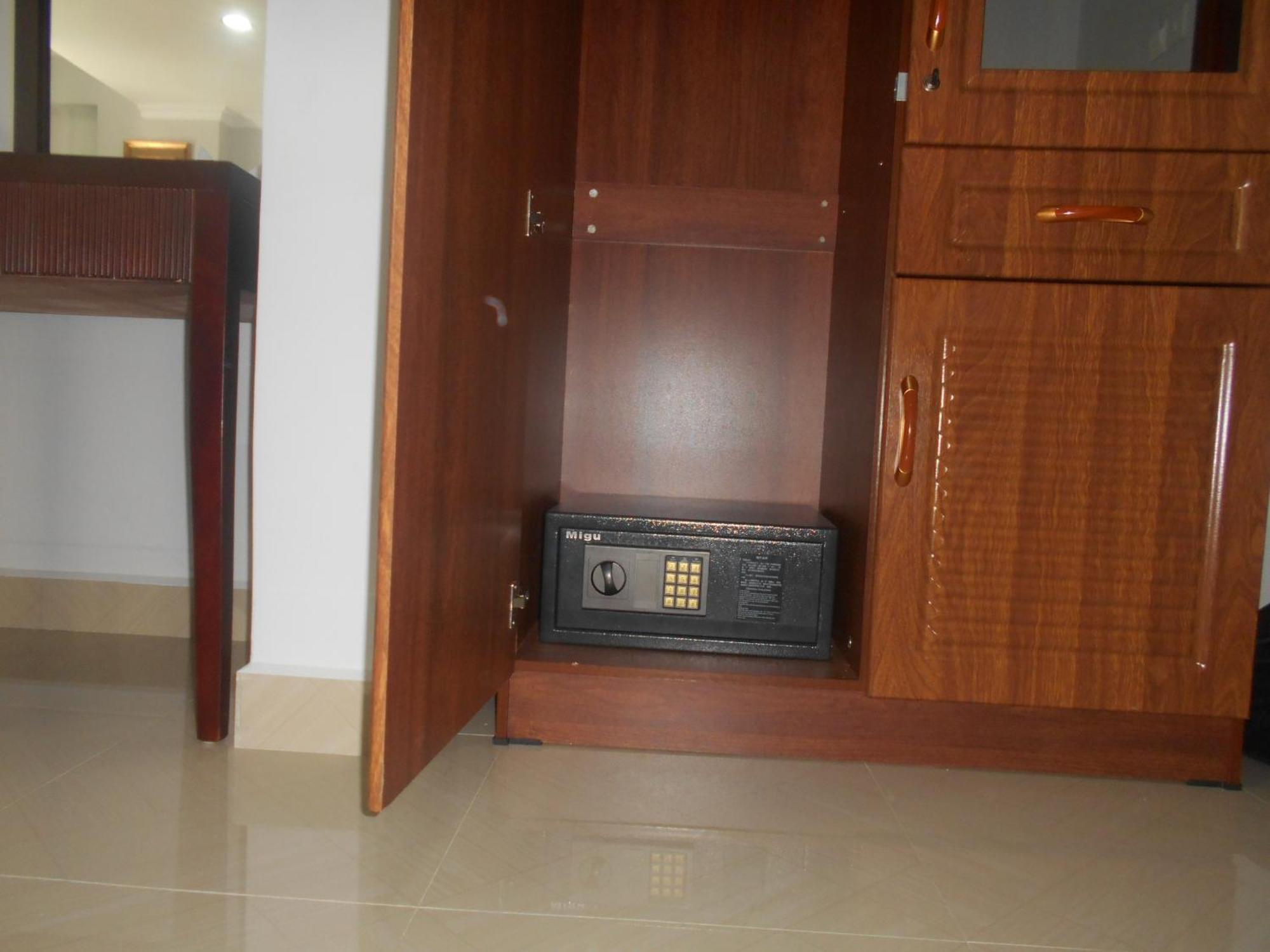 Adden Palace Hotel & Conference Centre موانزا المظهر الخارجي الصورة