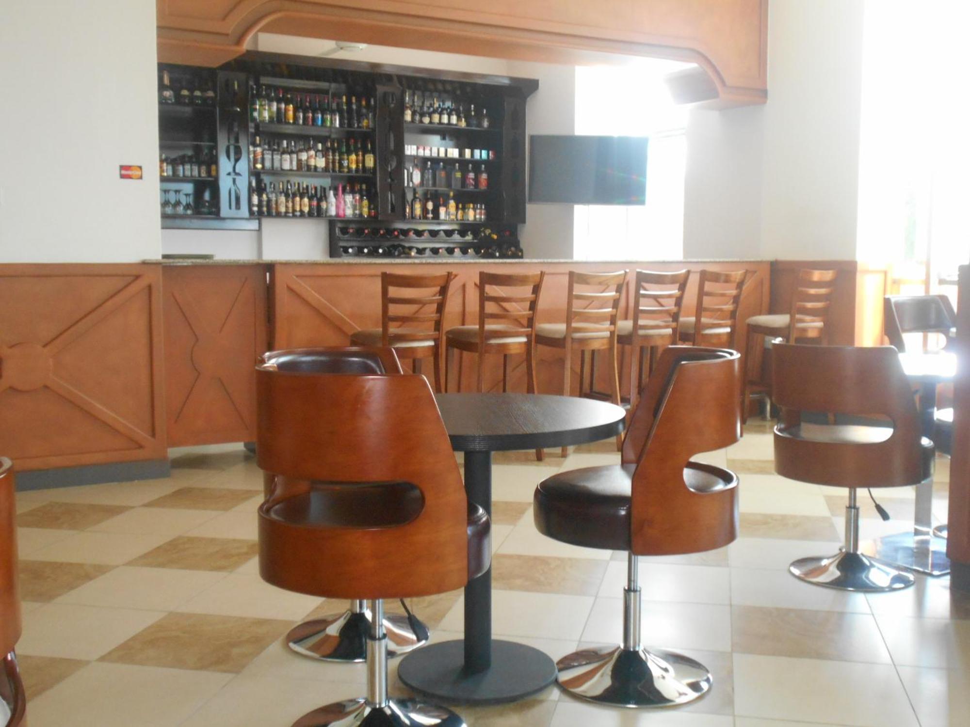 Adden Palace Hotel & Conference Centre موانزا المظهر الخارجي الصورة